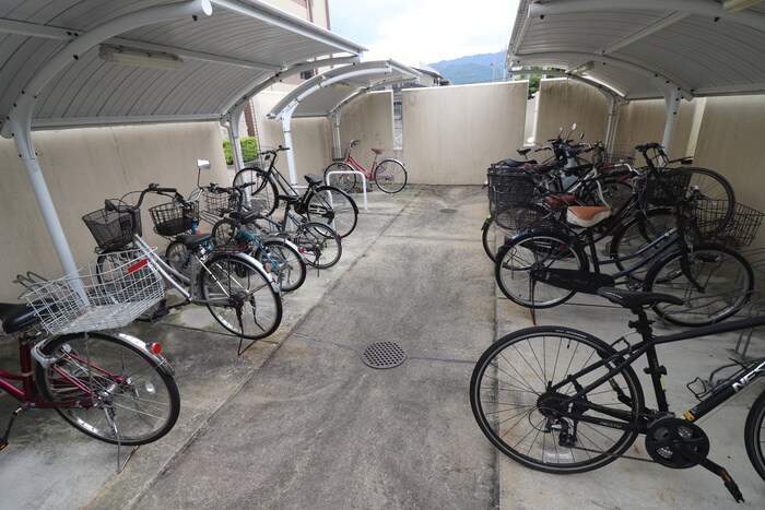 物件外観写真3　(駐輪場)