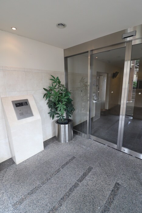 物件外観写真4　(エントランス部分)