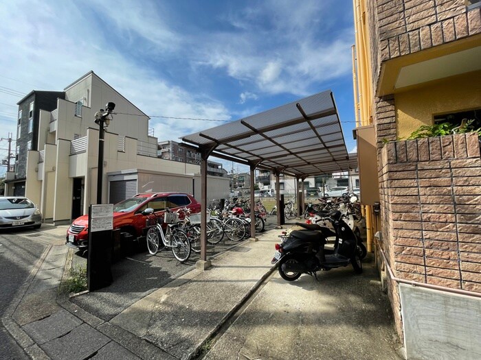 物件外観写真5　(駐輪場)