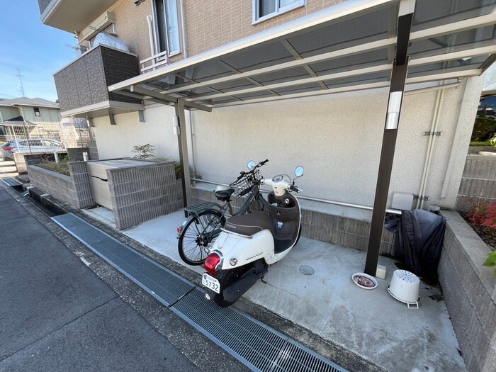 物件外観写真4　(駐輪場)