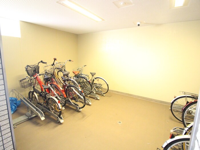 物件外観写真4　(駐輪場)