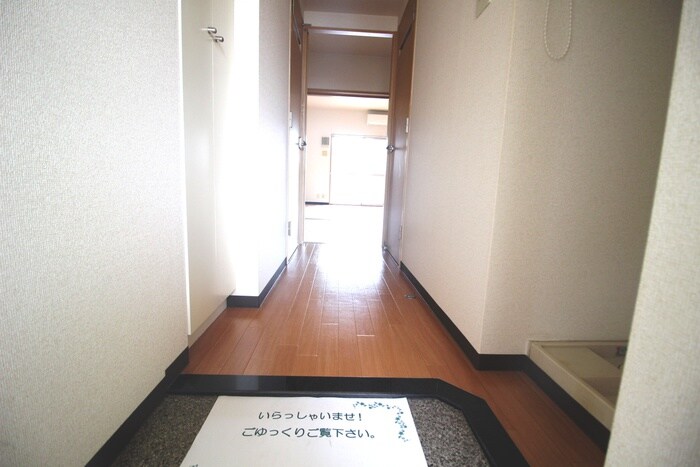 物件内観写真16　(廊下)