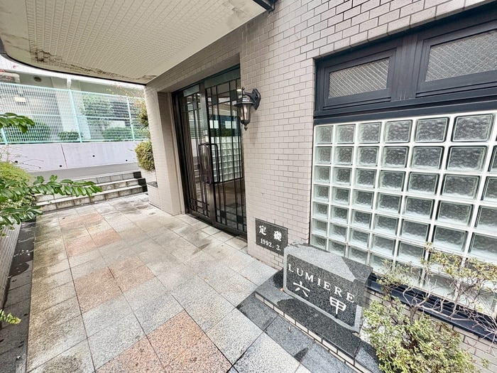 物件外観写真5　(エントランス部分)