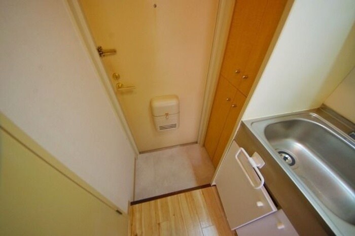 物件内観写真4　(玄関)