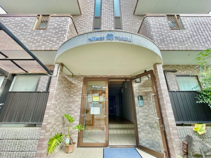 物件外観写真2　(エントランス部分)