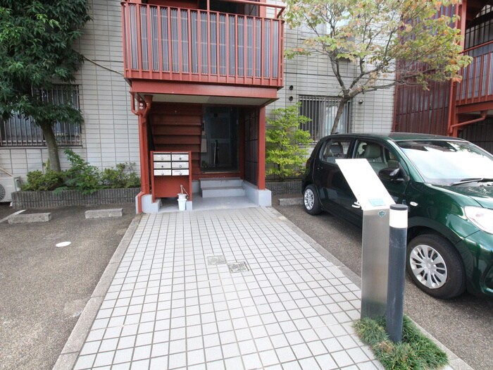 物件外観写真5　(エントランス部分)