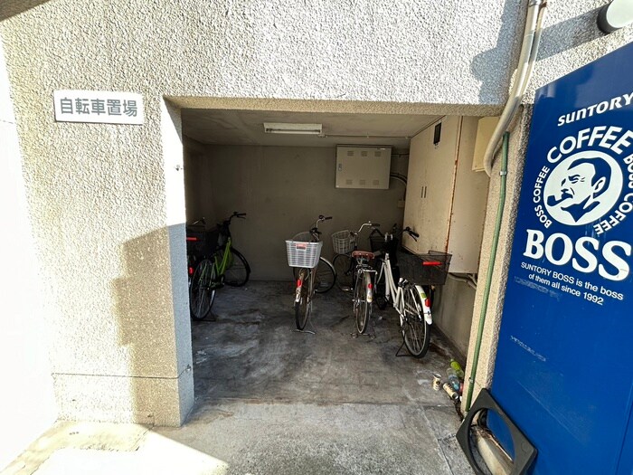 物件外観写真4　(駐輪場)