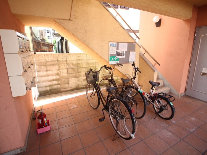 物件外観写真2　(駐輪場)