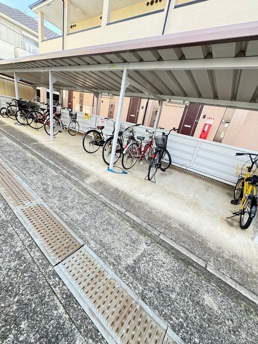 物件外観写真4　(駐輪場)