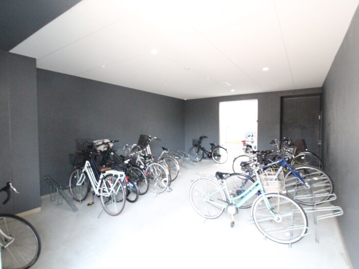 物件外観写真5　(駐輪場)