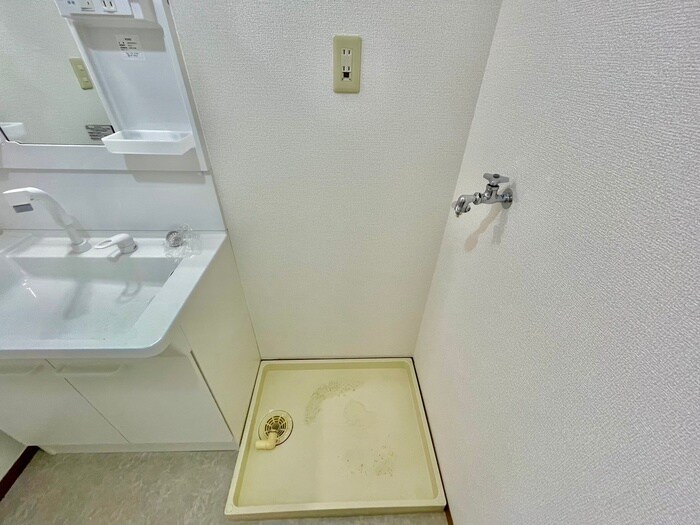 物件内観写真10　(洗濯機置場)