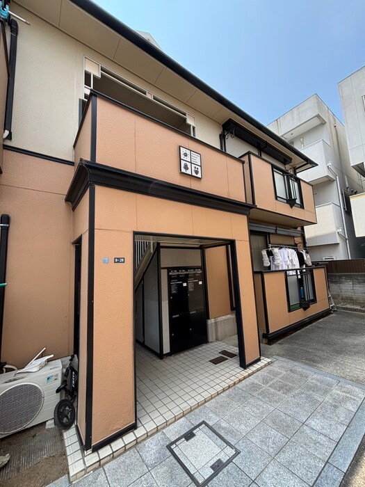 物件外観写真2　(エントランス部分)