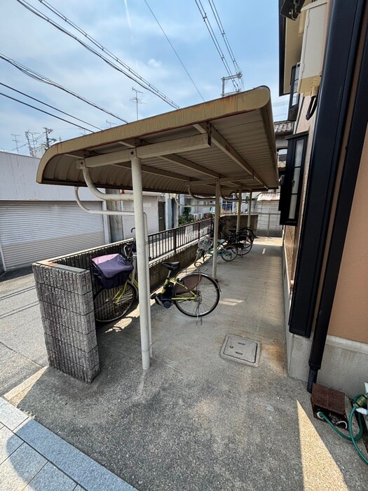 物件外観写真4　(駐輪場)