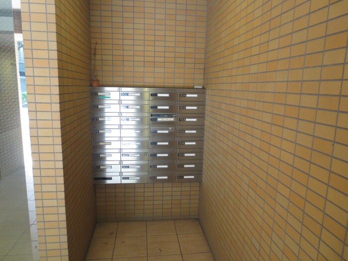 物件外観写真5　(エントランス部分)