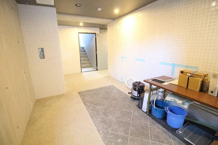 物件外観写真5　(エントランス部分)