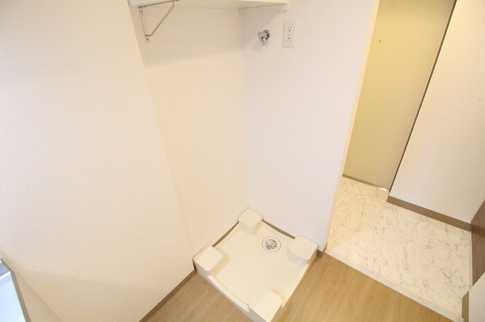 物件内観写真14　(洗濯機置場)