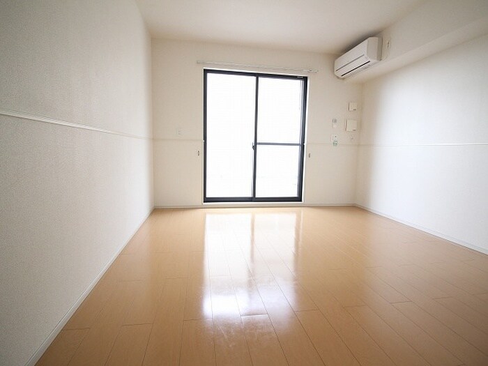 物件内観写真7　(室内からの展望)