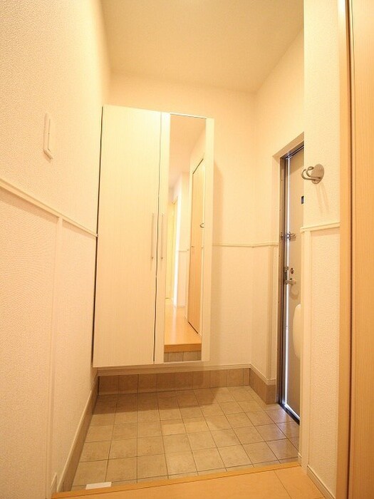 物件内観写真9　(玄関)