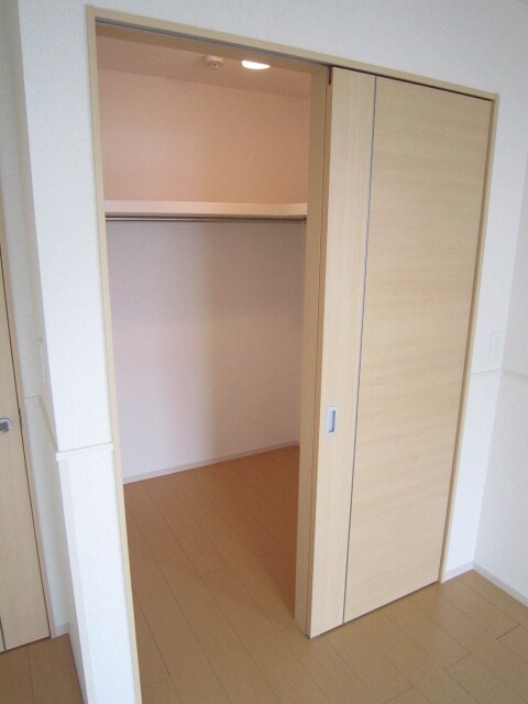 物件内観写真12　(収納)