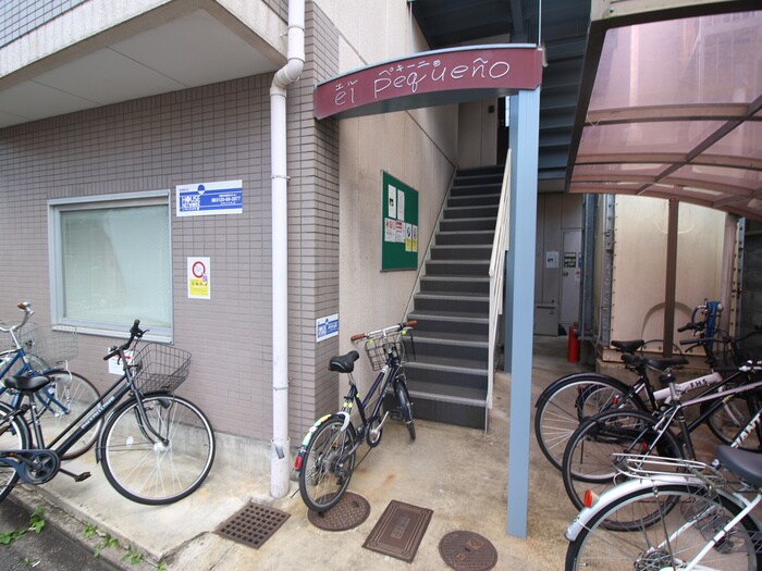 物件外観写真4　(エントランス部分)