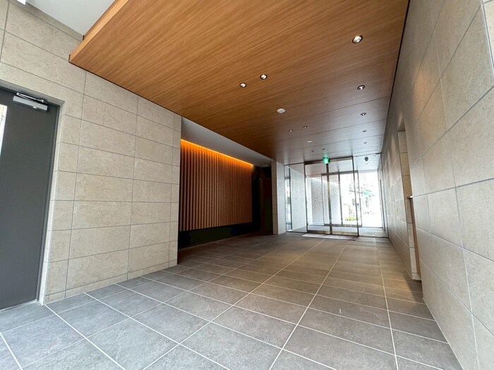 物件外観写真3　(エントランス部分)