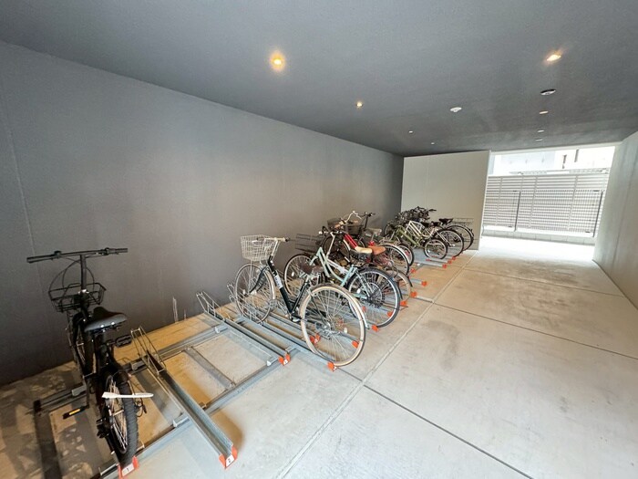 物件外観写真5　(駐輪場)