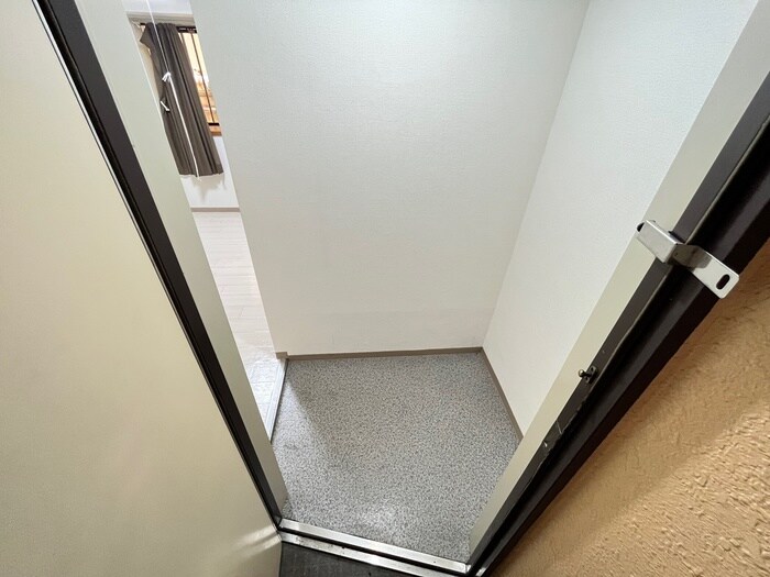 物件内観写真7　(玄関)