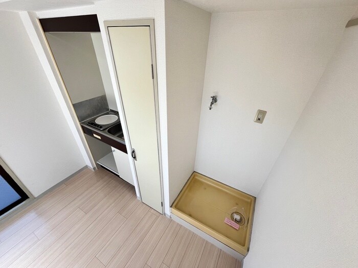 物件内観写真9　(洗濯機置場)