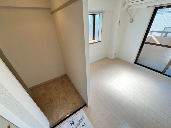 物件内観写真13　(玄関)