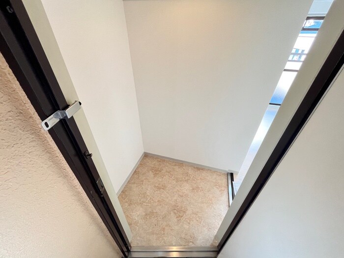 物件内観写真17　(玄関)