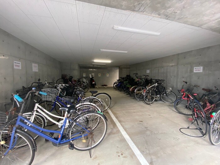 物件外観写真4　(駐輪場)