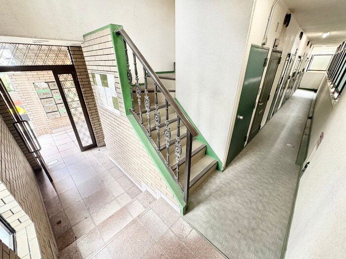 物件外観写真3　(エントランス部分)