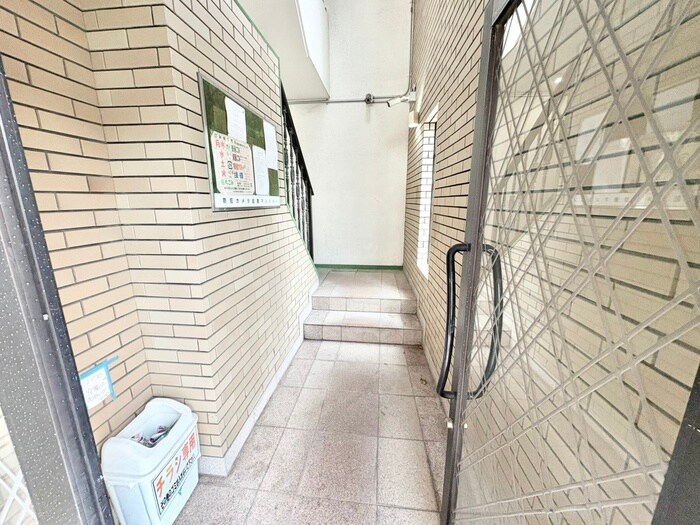 物件外観写真4　(エントランス部分)