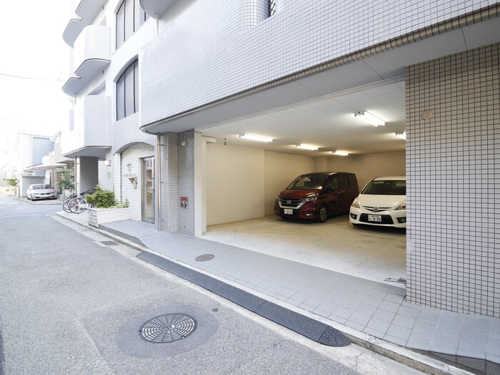 物件外観写真4　(駐車場)