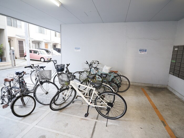 物件外観写真6　(駐輪場)