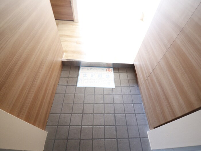 物件内観写真14　(玄関)