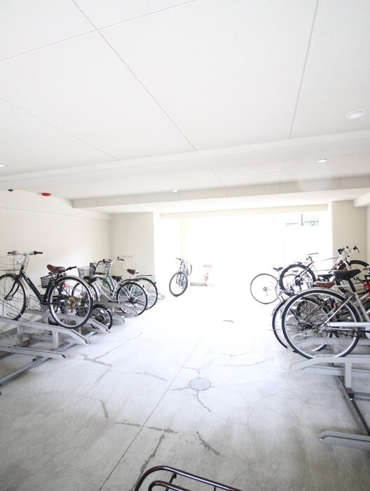 物件外観写真4　(駐輪場)