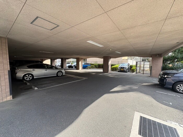 物件外観写真4　(駐車場)