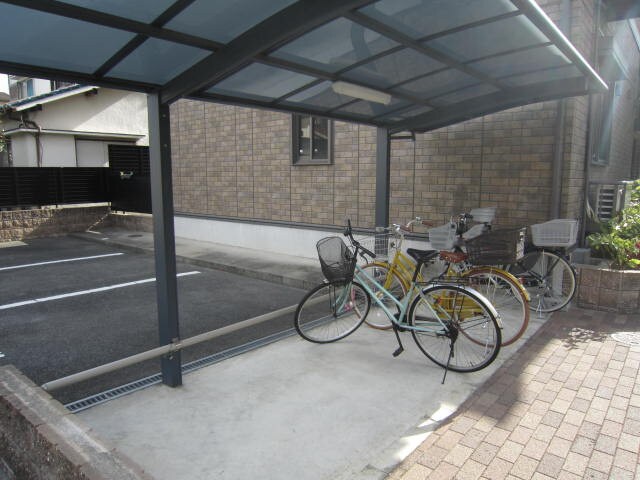 物件外観写真2　(駐輪場)