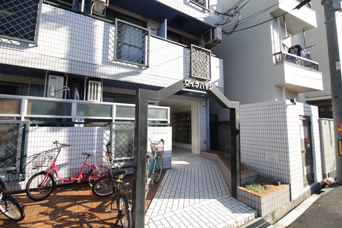 物件外観写真4　(エントランス部分)