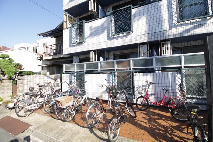 物件外観写真5　(駐輪場)