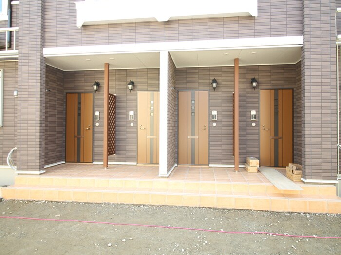 物件外観写真3　(エントランス部分)
