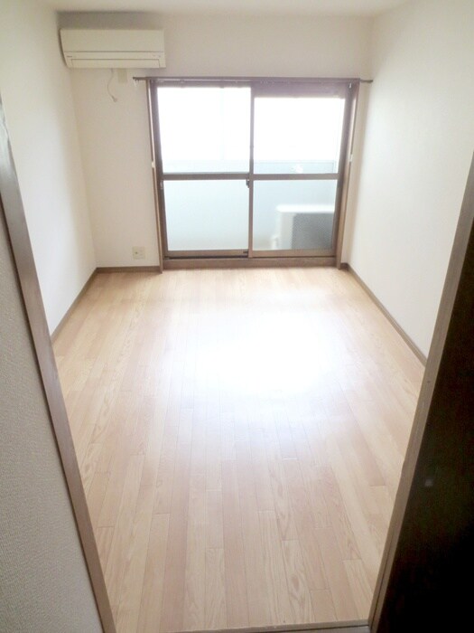 物件内観写真3　(居室)