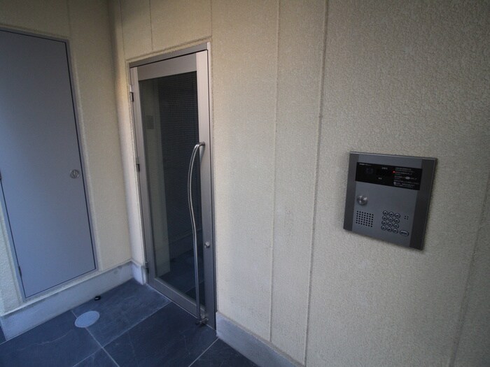 物件外観写真4　(エントランス部分)