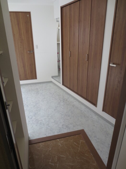 物件内観写真15　(玄関)