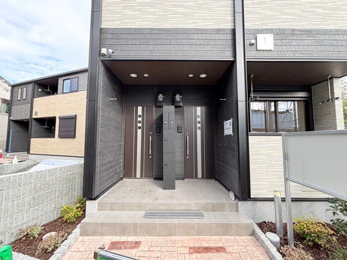 物件外観写真4　(エントランス部分)