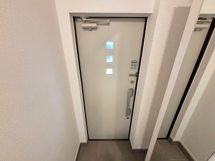物件内観写真11　(玄関)