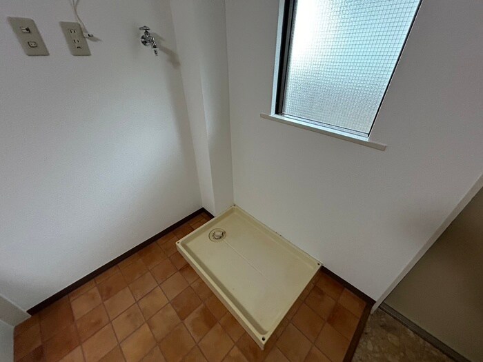 物件内観写真18　(洗濯機置場)