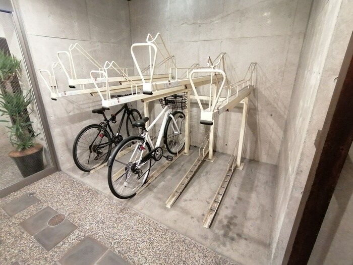 物件外観写真3　(駐輪場)