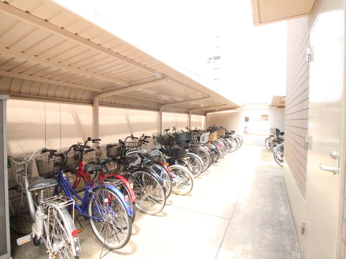 物件外観写真5　(駐輪場)